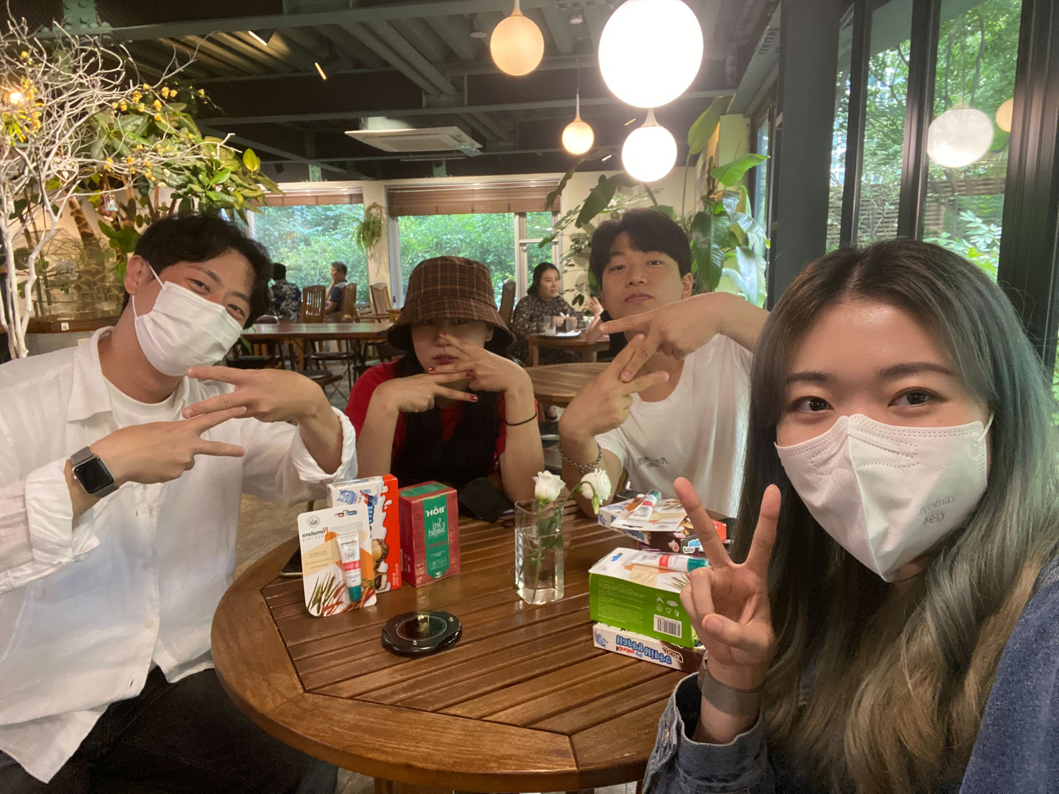 왼쪽부터 도시, 이누, 코기(저), 키이라입니다.
